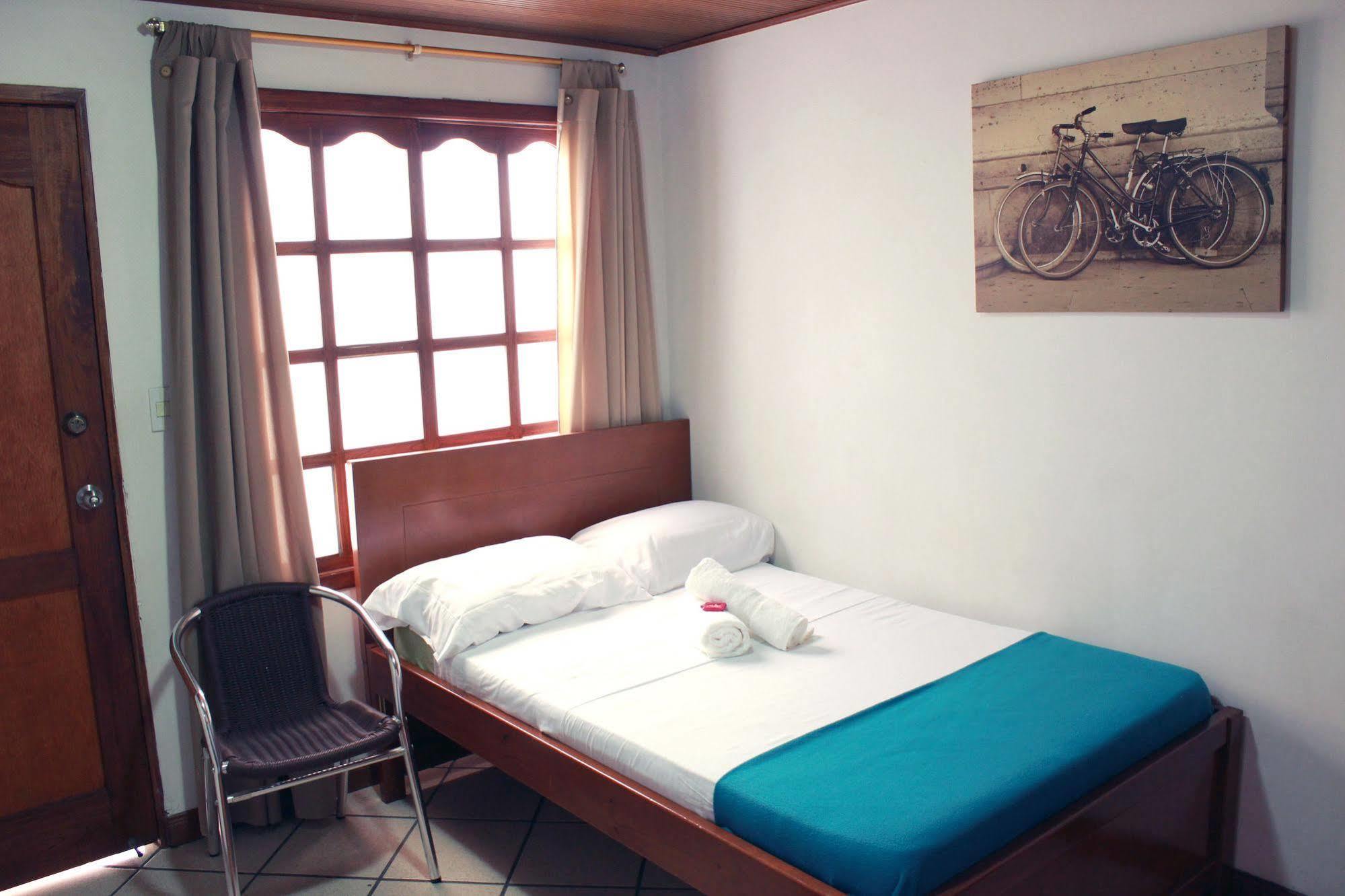 Pasadena Hostel Cali Buitenkant foto